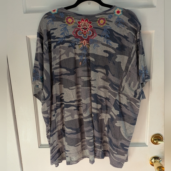 Johnny Was Floral Embroidered Gray Top - Picture 4 of 4